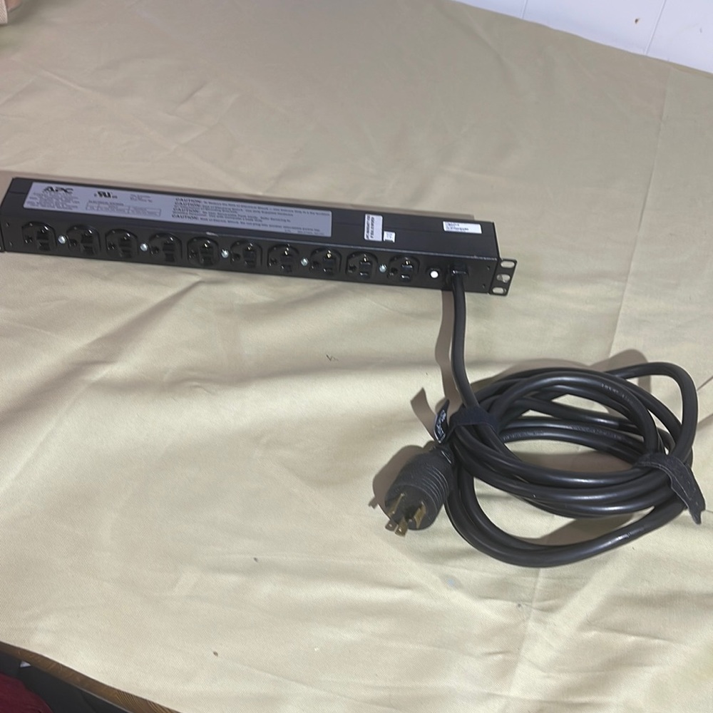 APC basic rack PDU 1U 120V/20A